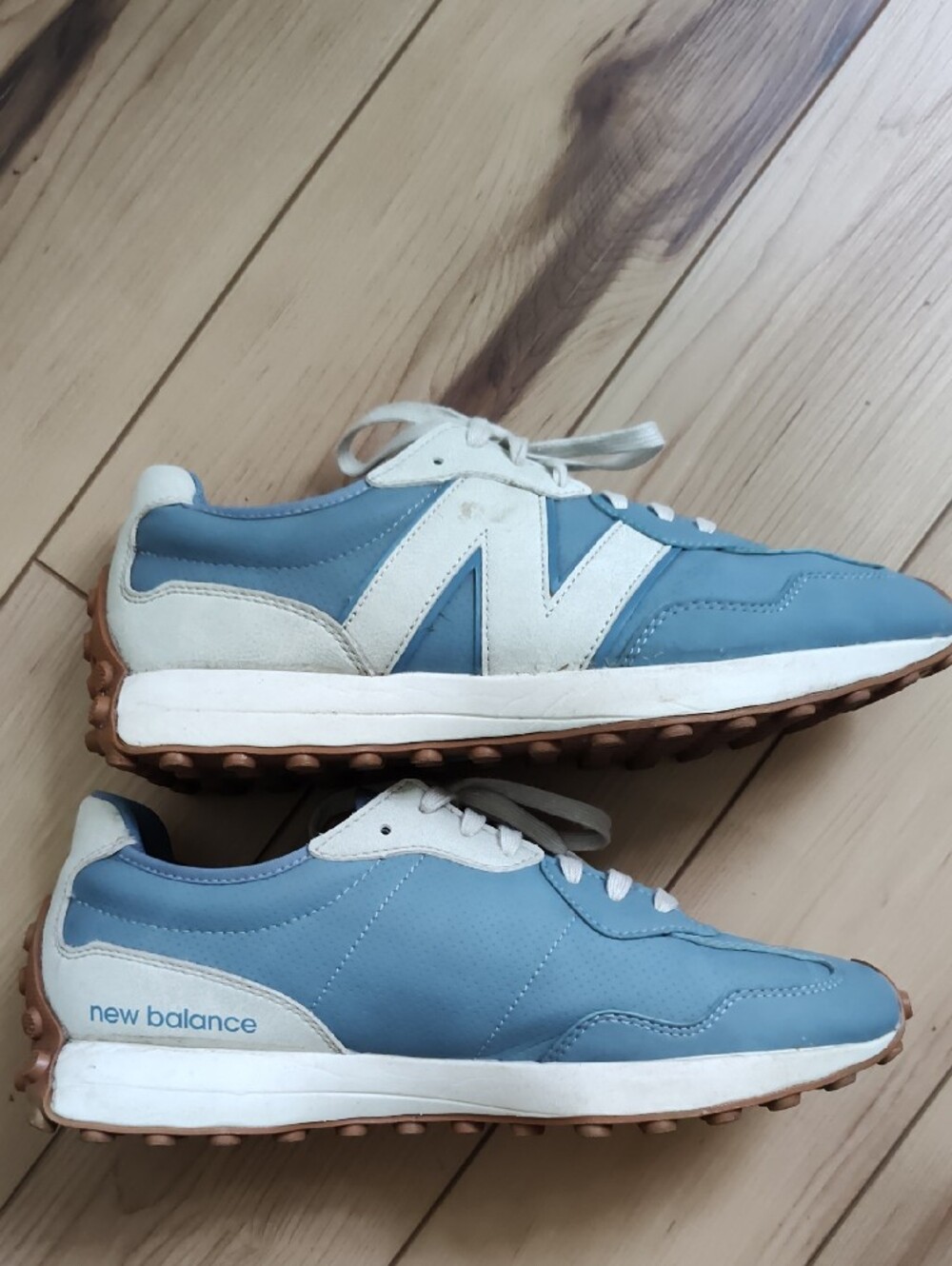 New Balance 327 Women's Blue and Cream Lace-Up Sneakers